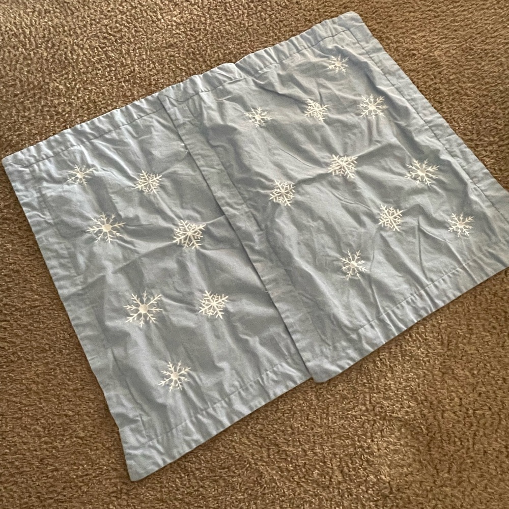Set of 2 light blue snowflake embroidered pillow shams - LIKE NEW